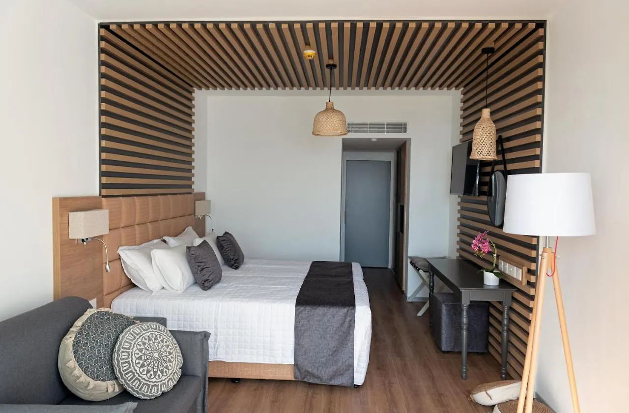 Piere - Anne Beach Hotel Aya Napa