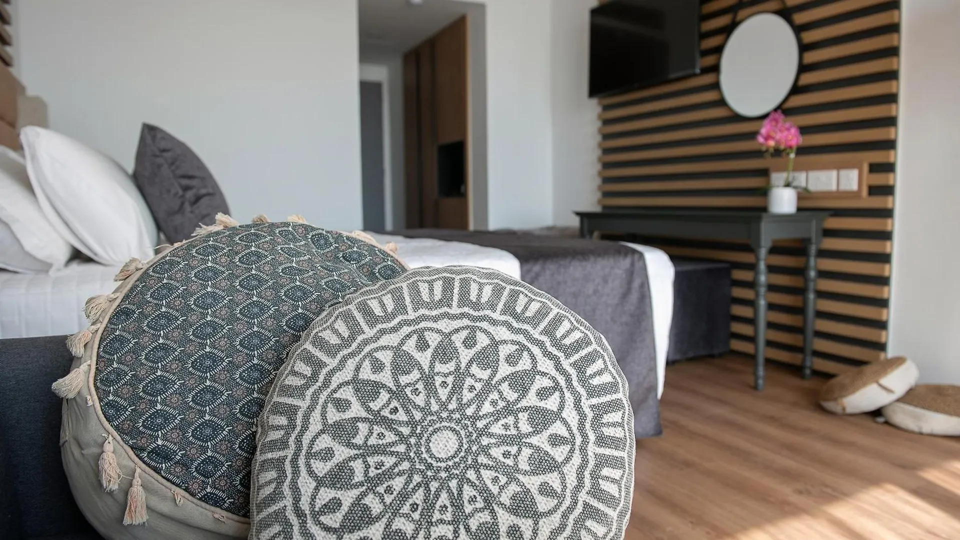 Piere - Anne Beach Hotel Aya Napa