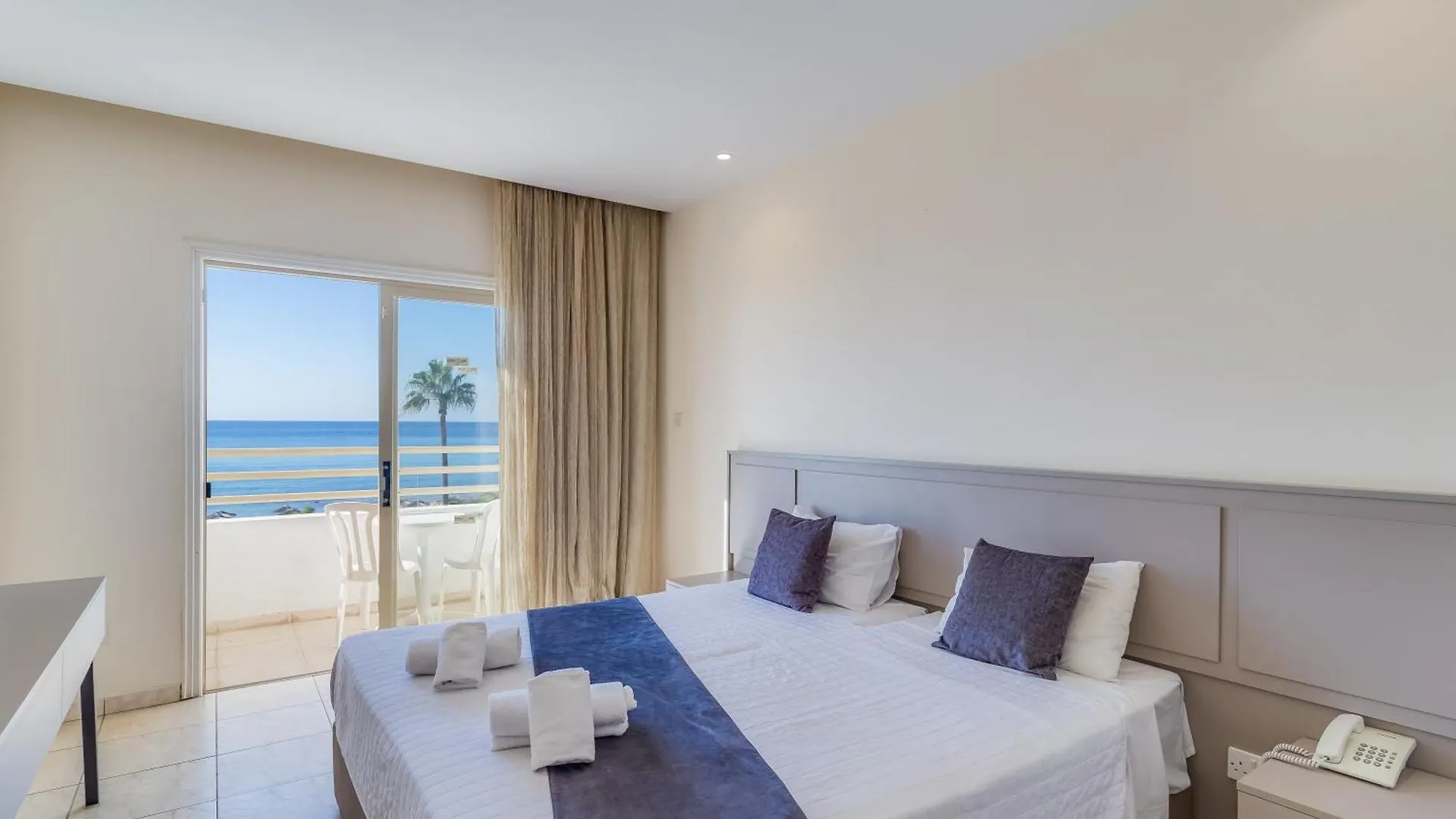 ***  Piere - Anne Beach Hotel Aya Napa Kıbrıs