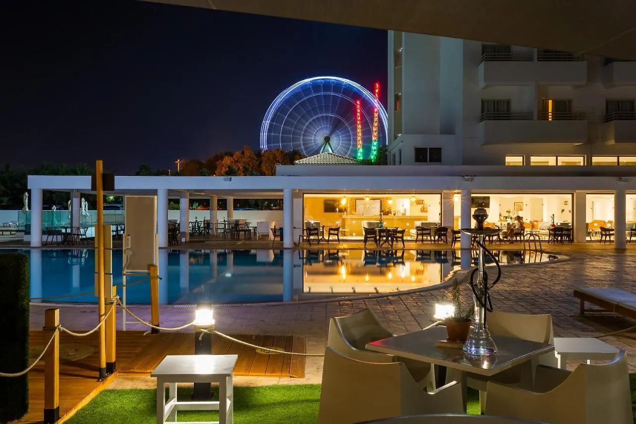 Piere - Anne Beach Hotel 아이아 나파