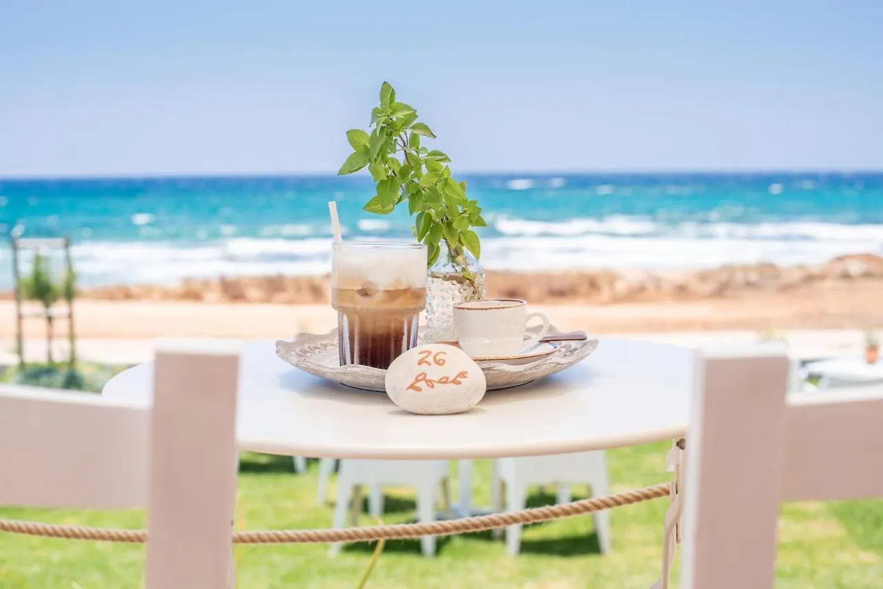 Piere - Anne Beach Hotel 아이아 나파