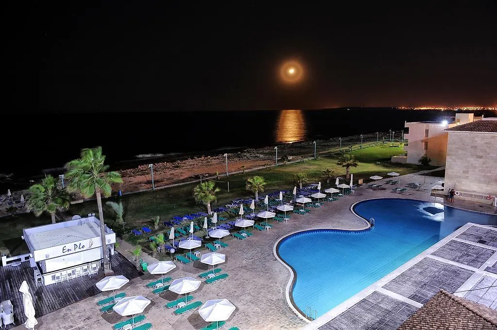 Piere - Anne Beach Hotel 아이아 나파