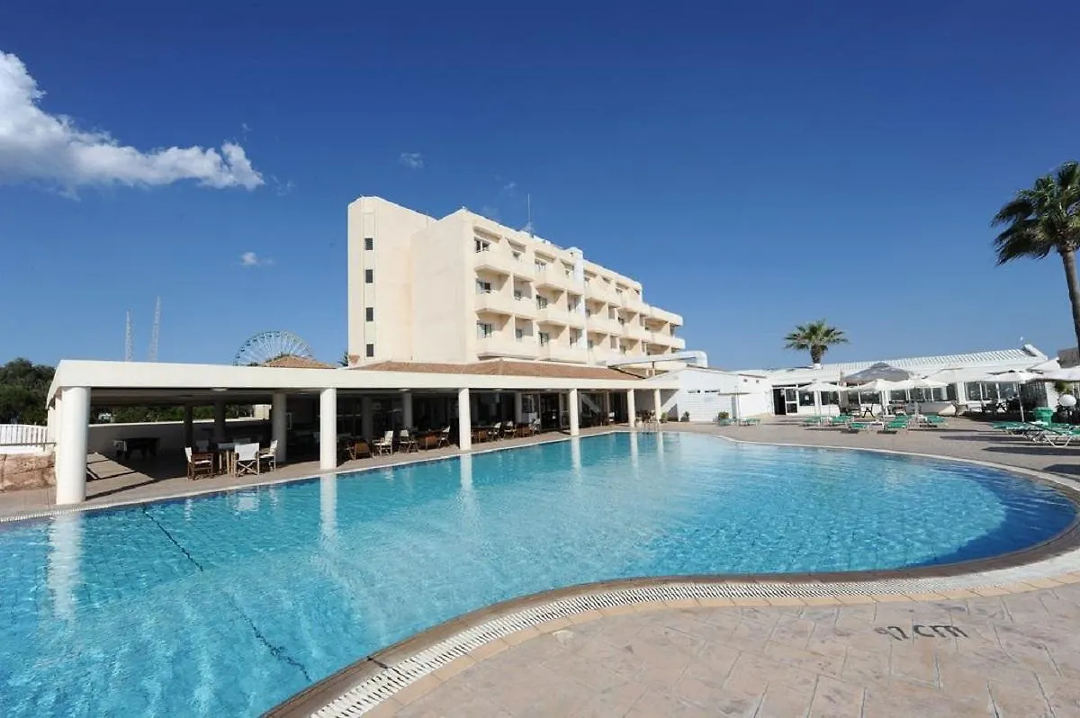Piere - Anne Beach Hotel 아이아 나파