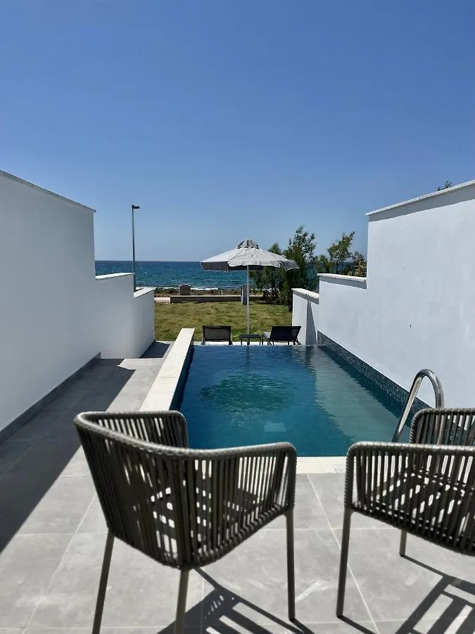 Piere - Anne Beach Hotel 아이아 나파