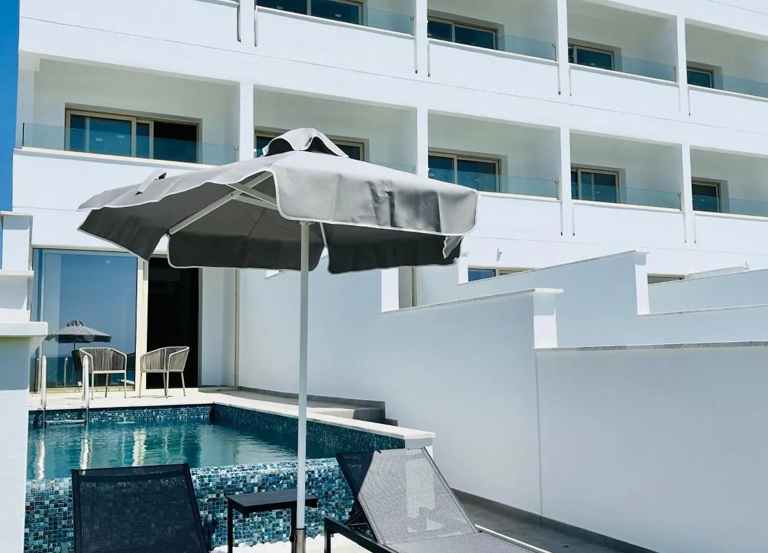 Piere - Anne Beach Hotel 아이아 나파