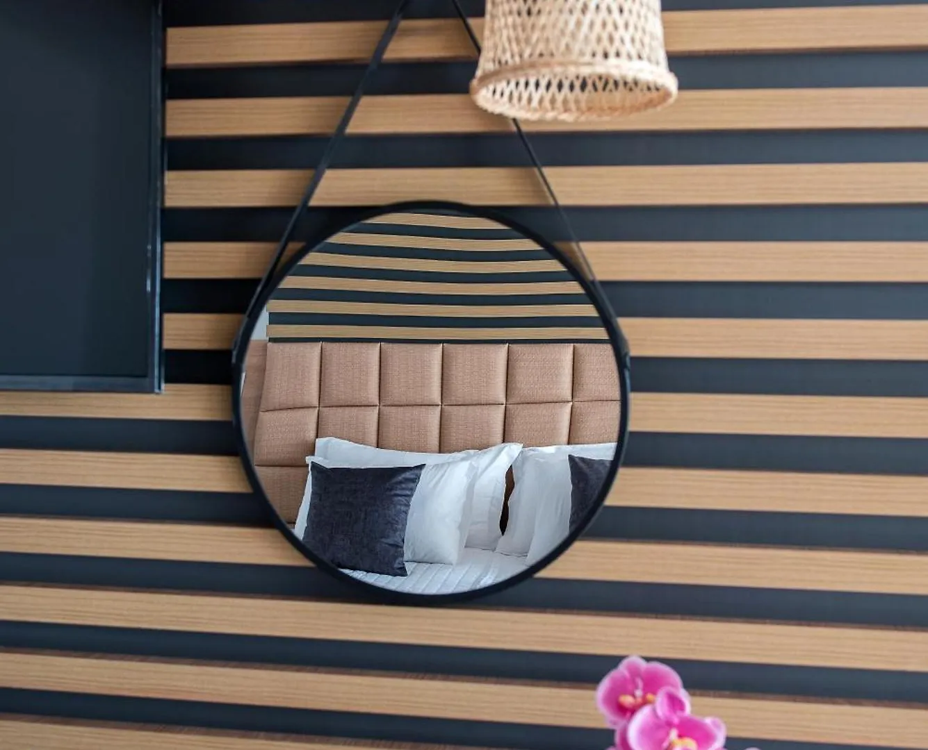 Piere - Anne Beach Hotel 아이아 나파