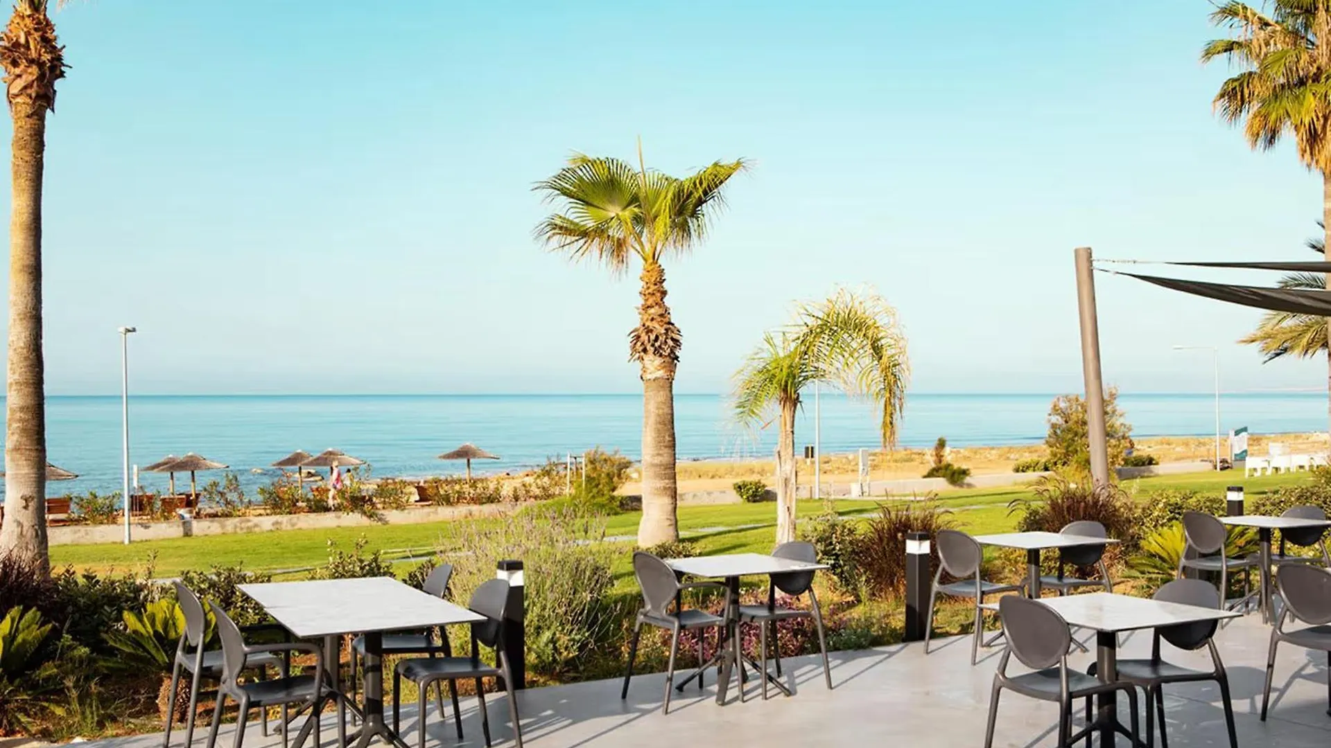 Piere - Anne Beach Hotel 아이아 나파